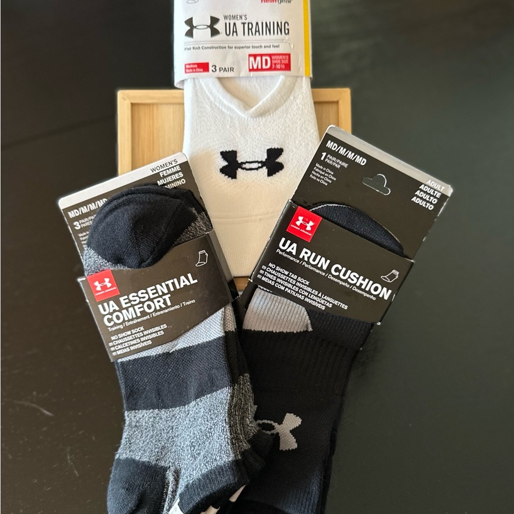 Under Armour Women's Black, Gray, and White Socks